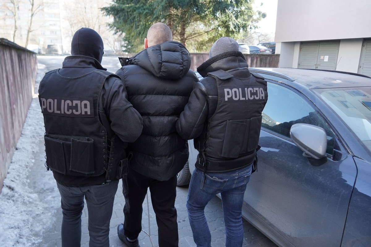 Cios w narkobiznes. W mieszkaniu chowali pokaźne ilości