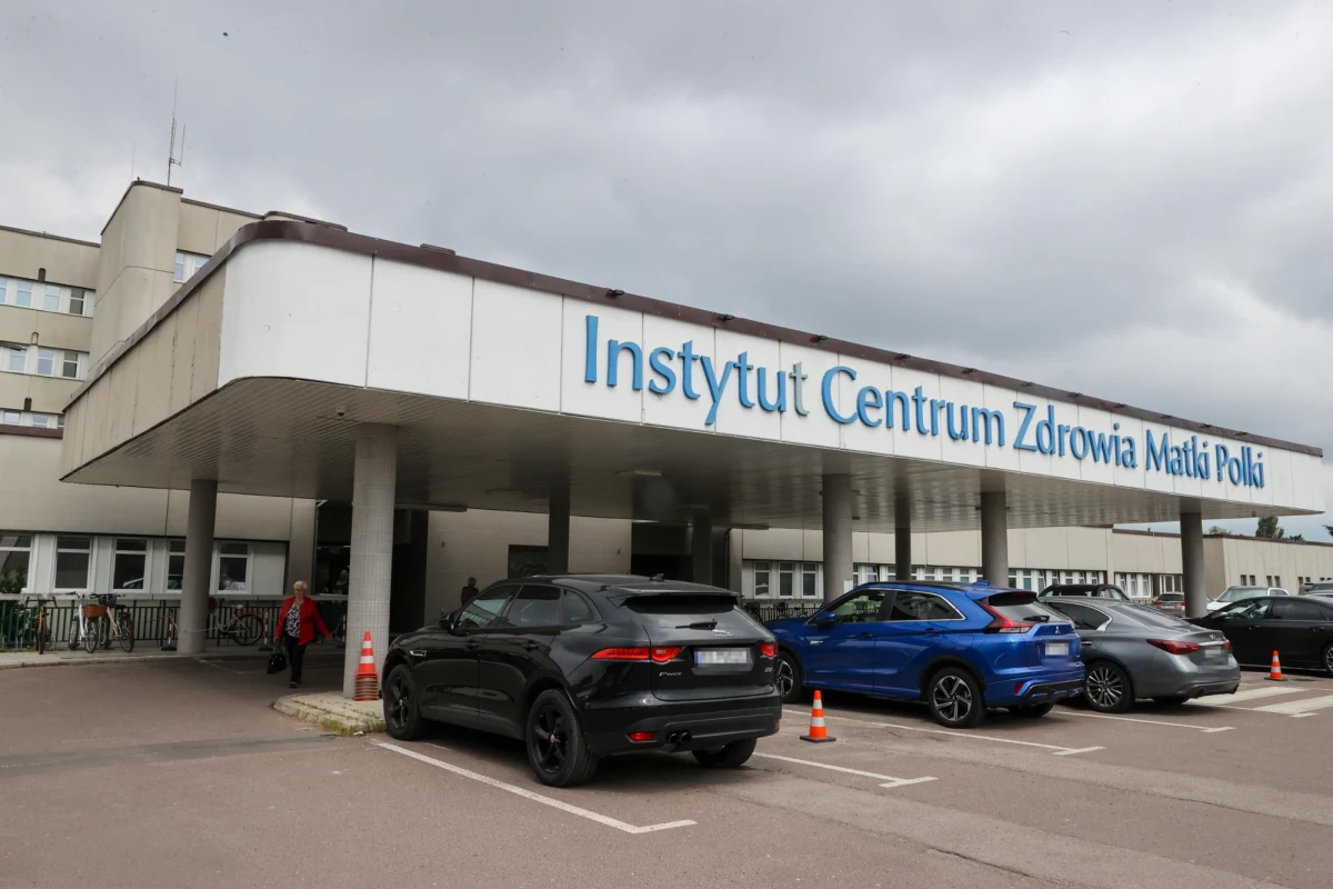 Łódzkie Centrum Zdrowia Matki Polki doświadczyło ostatnio poważnej awarii. Woda zalała pracownie tomografu komputerowego i rezonansu magnetycznego. Stało się to, gdy korzystały z niej pacjentki. Co dalej z zalanym sprzętem?