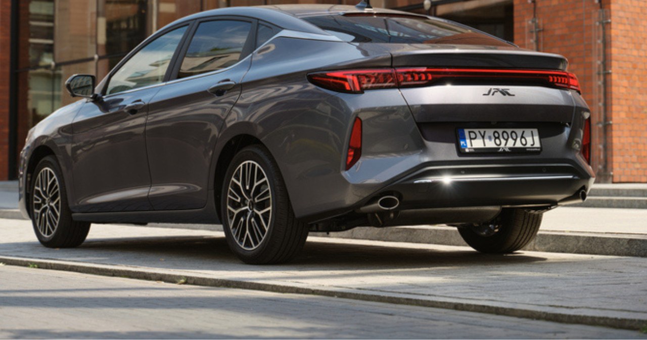 JAC J7 Plus w nowej ofercie. Chiński liftback za mniej niż 90 tys. zł