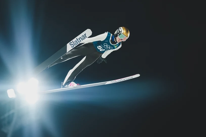 Prevc deklasuje, pierwszy skok i od razu rekord w Predazzo. Polki tłem