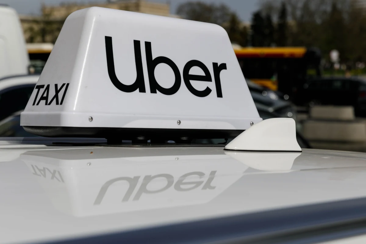 ​Federalna ława przysięgłych w Phoenix nakazała spółce Uber wypłatę 8,5 mln dolarów odszkodowania Jaylynn Dean. Kobieta padła ofiarą gwałtu, którego dokonał kierowca. Okoliczności sprawy bulwersują.