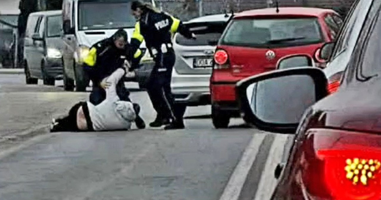 Zebrał 65 punktów i rozbił radiowóz, bo "spieszył się do pracy"