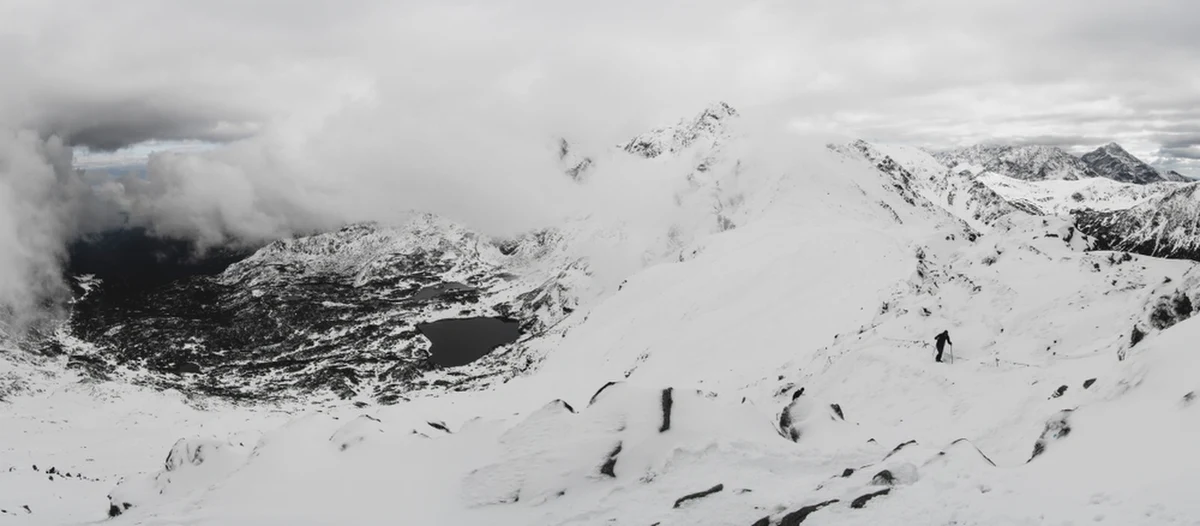 W Tatrach Wysokich na Słowacji zginęła dwójka turystów. Lawina zeszła w Dolinie Złomisk u podnóża Tępej. Wcześniej o pomoc w akcji ratunkowej słowaccy ratownicy prosili polski TOPR.