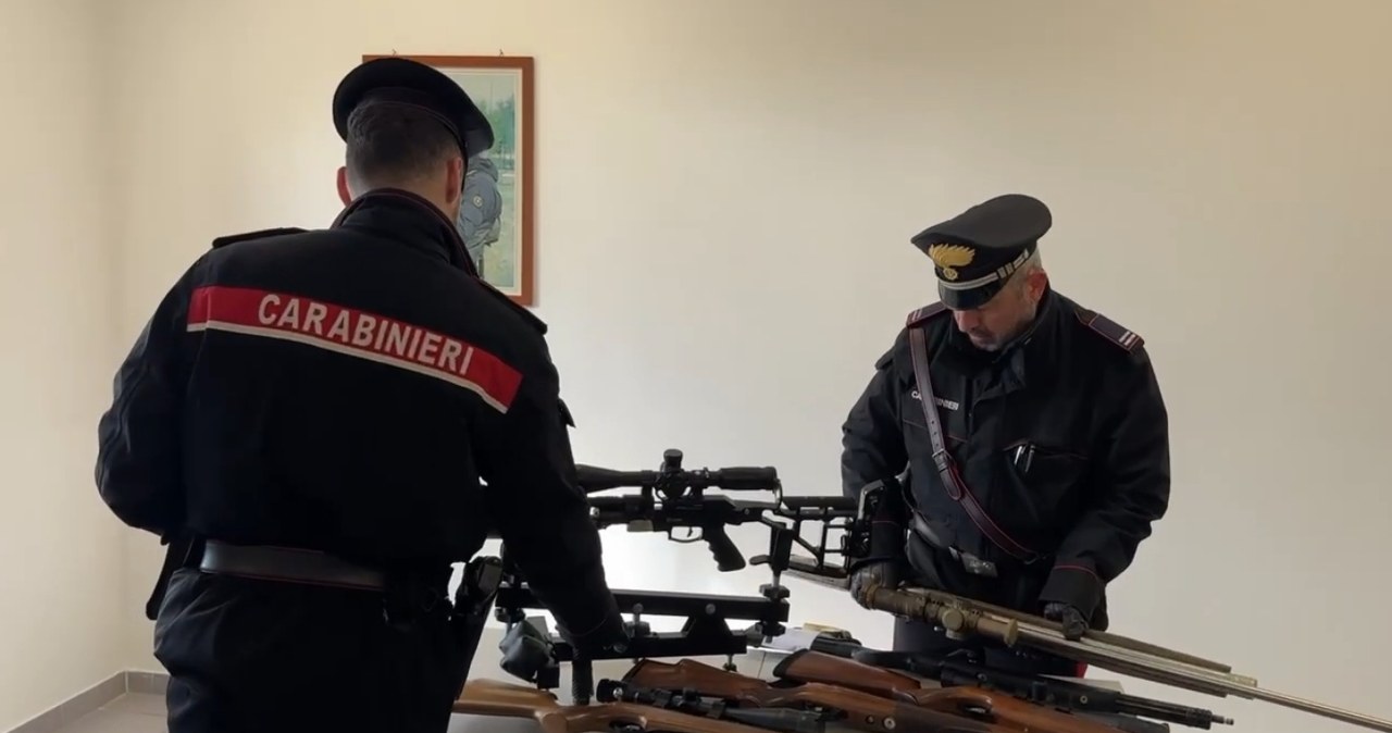 Strzelał z okna, miał w domu arsenał. Polak zatrzymany we Włoszech