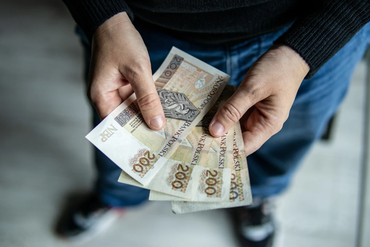 Od lutego rodzice i opiekunowie mogą składać wnioski o świadczenie 800 plus na kolejny okres rozliczeniowy. Nowe zasady i terminy mają zapewnić ciągłość wypłat oraz uprościć procedurę uzyskania wsparcia.