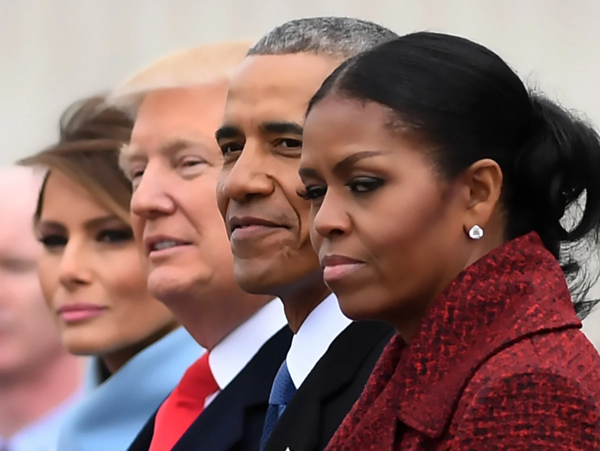 Prezydent USA Donald Trump twierdzi, że "nie widział" fragmentu nagrania zamieszczonego na jego profilu w mediach społecznościowych, na którym Barack i Michelle Obama byli przedstawieni jako małpy. Klip - z piosenką "The Lion Sleeps Tonight" - znajdował się na końcu 62-sekundowego filmu, który udostępnił sam prezydent. Film zawierał oskarżenia o oszustwa wyborcze w wyborach prezydenckich w 2020 roku. Po fali krytyki, z jaką spotkało się zamieszczenie przez Trumpa tego nagrania, został on skasowany z jego konta.