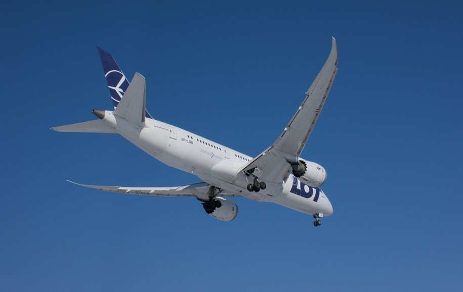 Awaria samolotu LOT-u. Maszyna musiała zawrócić