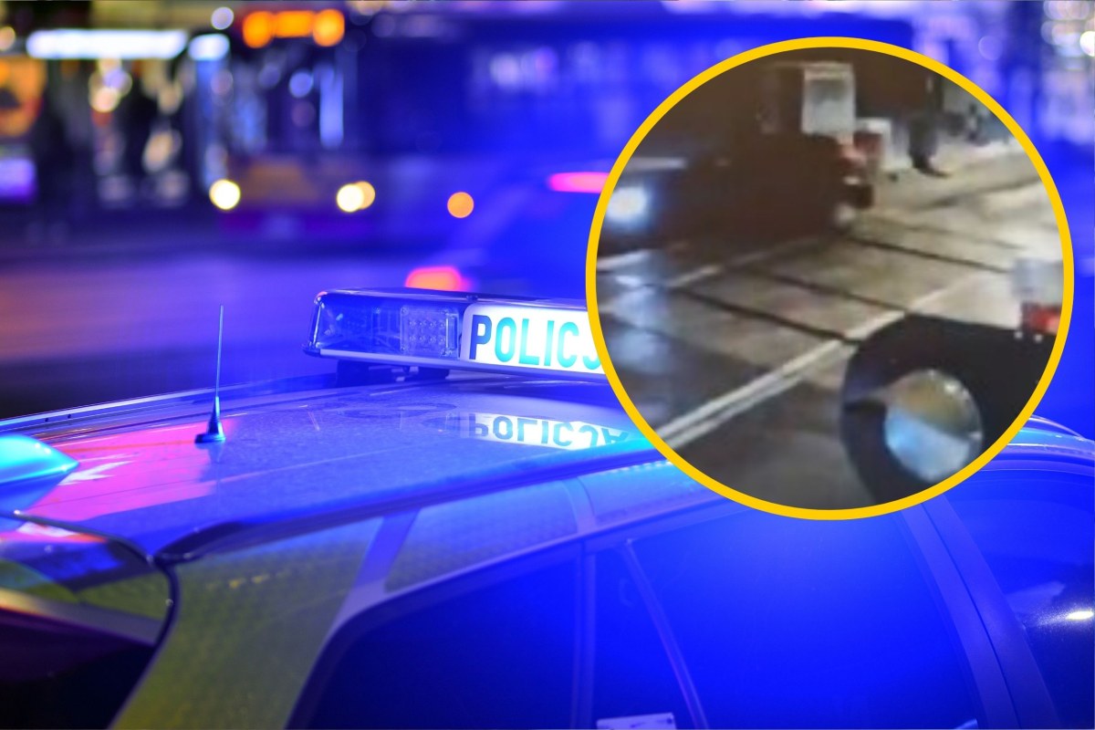 Auto utknęło na torach. Niebezpieczna sytuacja pod Warszawą