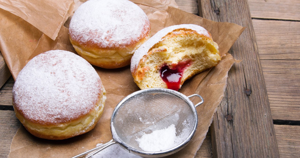 Co zrobić z olejem po smażeniu pączków? Połowa Polaków popełnia błąd