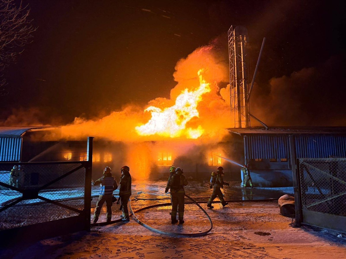 Pożar hali magazynowej. "Obiekt wypełniony zbożem"