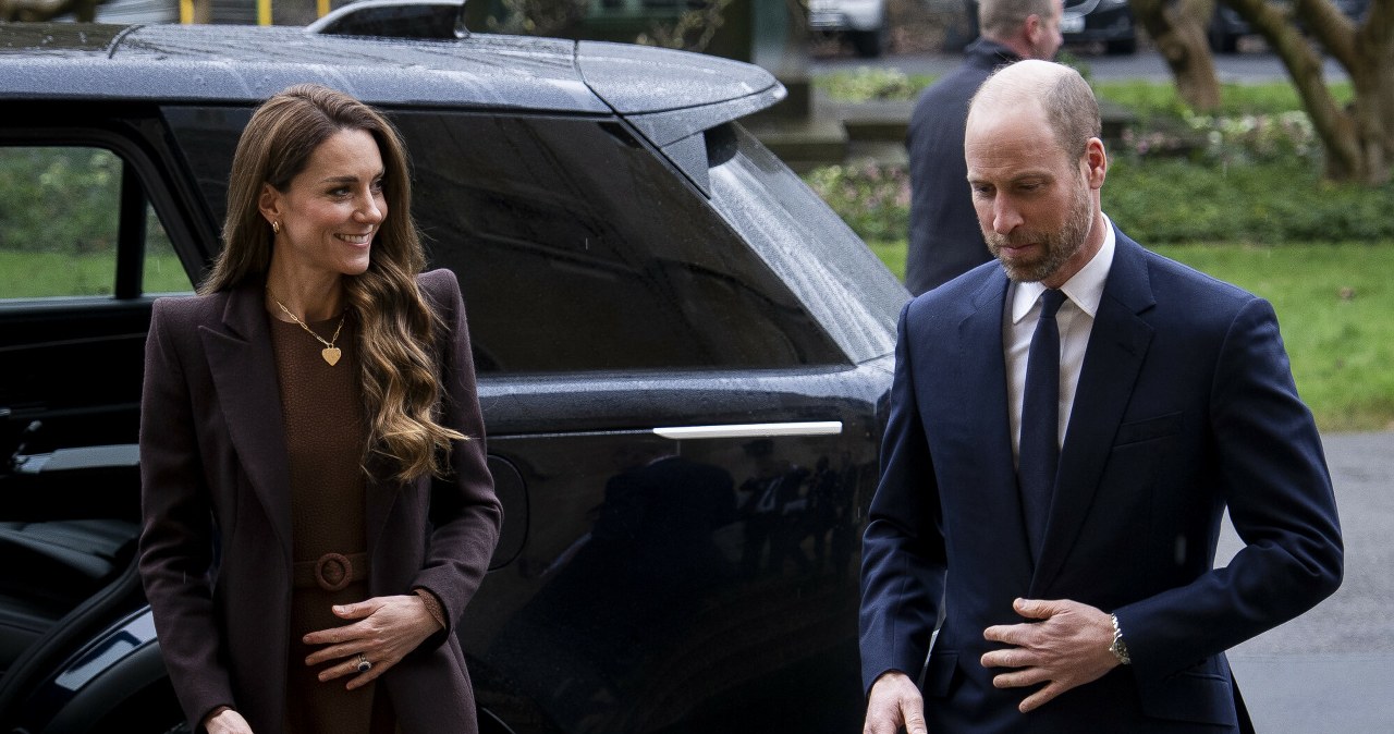 Wyszła cała w hitowym brązie. Wzrok jednak przyciągała jej szyja