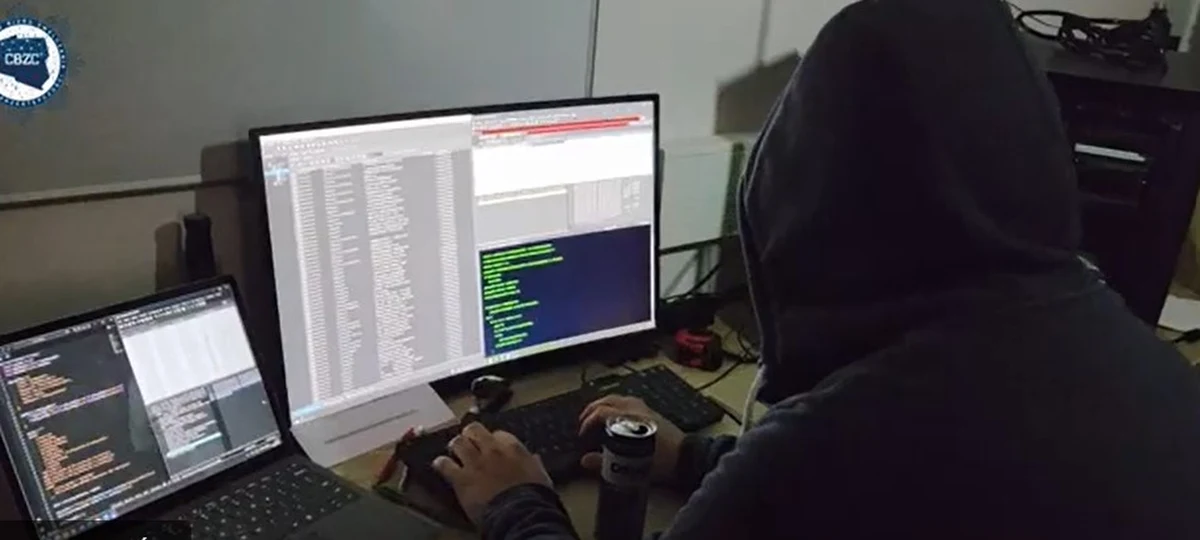 Policjanci z Centralnego Biura Zwalczania Cyberprzestępczości ustalili, kto stał za wyciekiem danych użytkowników serwisu Morele.net w 2018 r. "Mężczyzna usłyszał zarzuty, przyznał się do zarzucanych mu czynów" - poinformował w poniedziałek rzecznik prasowy CBZC kom. Marcin Zagórski.