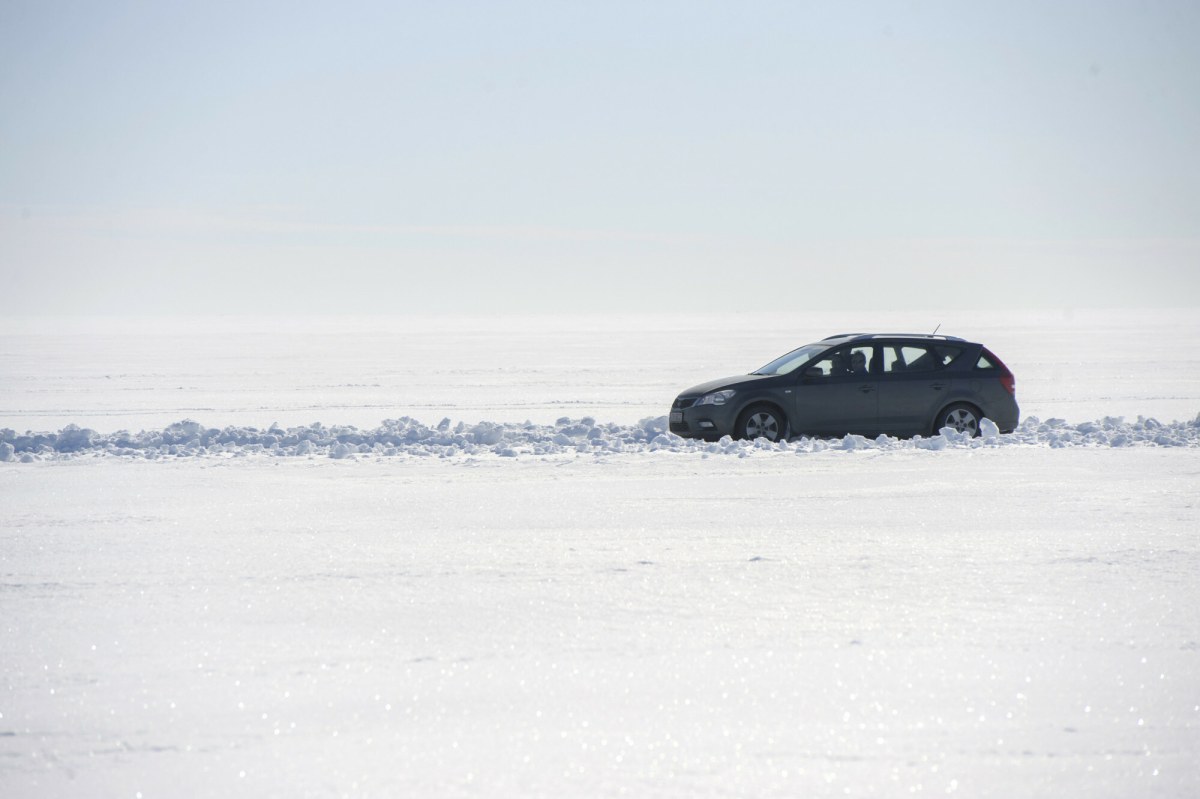 17 kilometrów po zamarzniętym Bałtyku. Otwarto drogę lodową