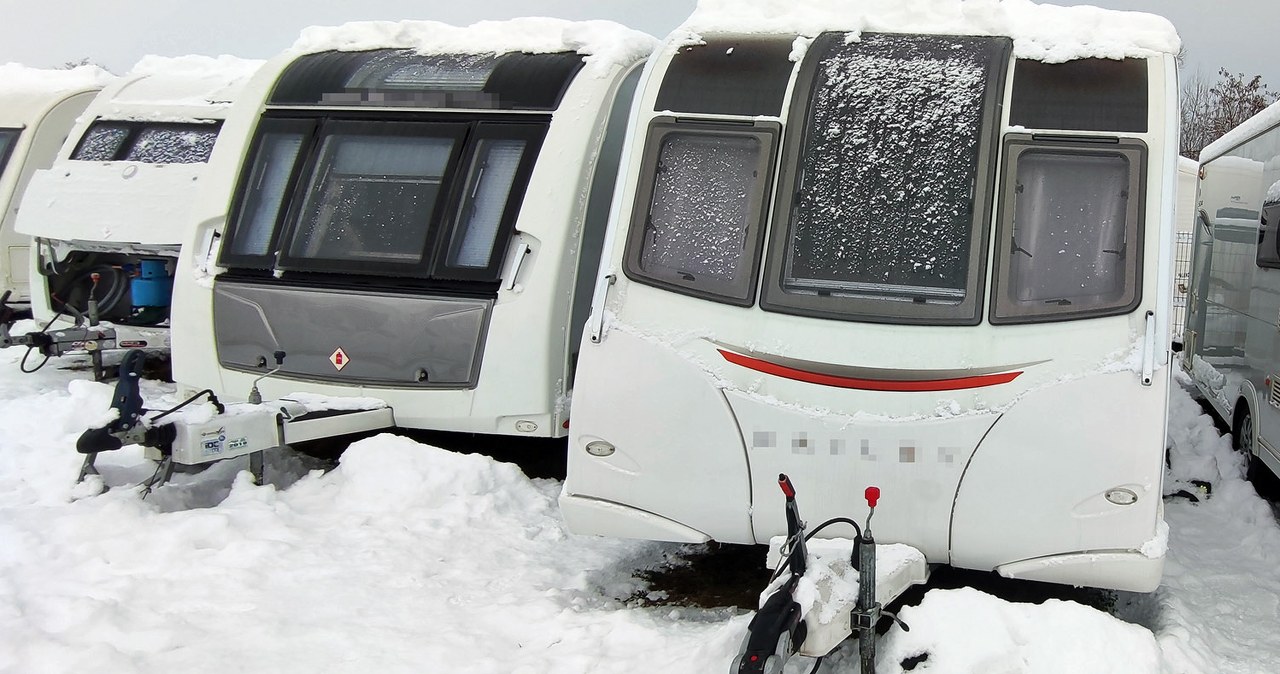 Służby odzyskały przyczepy za 3,7 mln zł. Złodzieje działali metodą na VIN