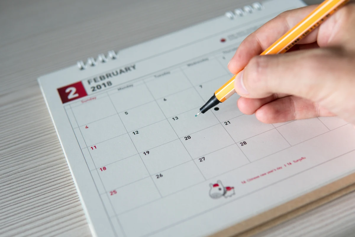 Od 2025 roku w Polsce obchodzony jest Narodowy Dzień Pamięci Żołnierzy Armii Krajowej. Nowe święto państwowe przypada 14 lutego i upamiętnia największą podziemną organizację z czasów II wojny światowej. W tym roku święto przypada na sobotę. Czy w związku z tym piątek 13 lutego będzie dniem wolnym?