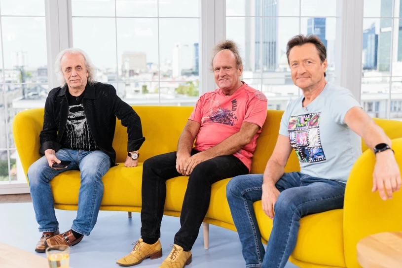 "Tajemnicza siła" w hołdzie dla nieżyjącego lidera. "Warto było zarwać noc"