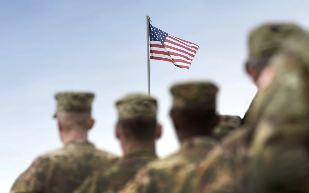 ​Siły zbrojne Stanów Zjednoczonych przechwyciły na Oceanie Indyjskim objęty sankcjami tankowiec Aquila II, który usiłował zbiec przed amerykańską "kwarantanną" na Morzu Karaibskim. Tankowiec jest powiązany z rosyjską flotą cieni. "Departament Wojny śledził i ścigał ten statek od Karaibów po Ocean Indyjski. Na lądzie, w powietrzu i na morzu, nasze Siły Zbrojne was znajdą i wymierzą sprawiedliwość" - podkreślono w opublikowanym komunikacie. 