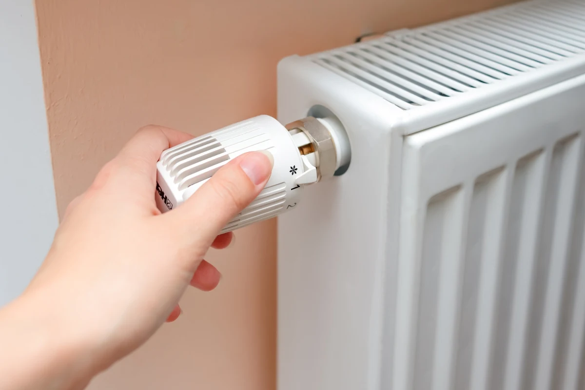 Styczeń 2026 roku przyniósł rekordowe zapotrzebowanie na energię elektryczną i gaz w Polsce - donosi "Rzeczpospolita". Surowa zima i niskie temperatury sprawiły, że rachunki za prąd i gaz wzrosły o miliardy złotych w porównaniu z poprzednimi latami.