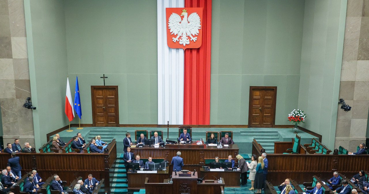 Seria podwyżek dla posłów. Część niezadowolona, posłanka KO składa wniosek