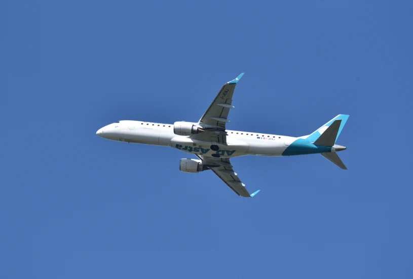 Biały to kolor pieniędzy. Dlaczego samoloty unikają innych barw?