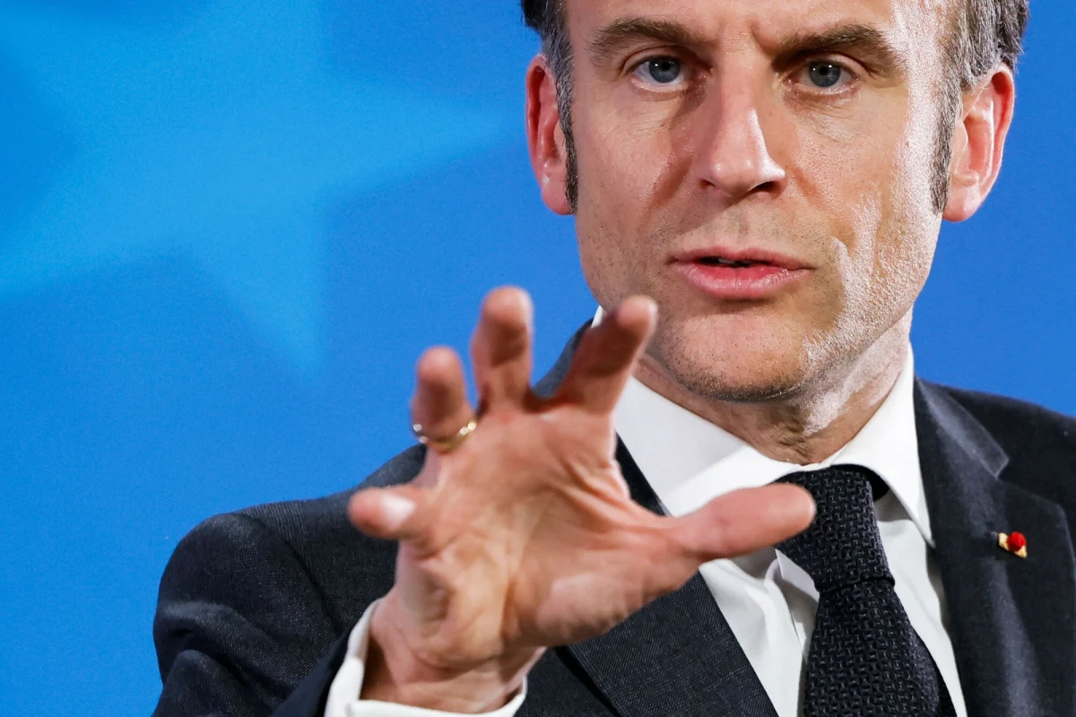 Prezydent Francji Emmanuel Macron powiedział we wtorek, że Unia Europejska mierzy się obecnie z „podwójnym kryzysem”: „chińskim tsunami na płaszczyźnie handlowej” i niestabilnością ze strony Stanów Zjednoczonych. Macron mówił o tym w wywiadzie dla kilku europejskich gazet. Przekonywał, że światowy rynek „coraz bardziej boi się” amerykańskiej waluty i „szuka alternatyw”. Powiedział, że jego zdaniem należy zrobić oraz czego można spodziewać się po USA.