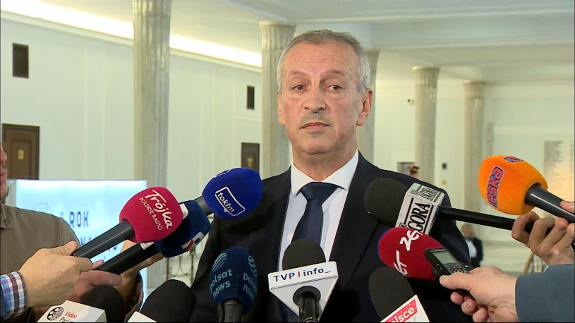 Cenckiewicz pokazał dokument. Jest reakcja z rządu. "Publicznie ogłaszam"