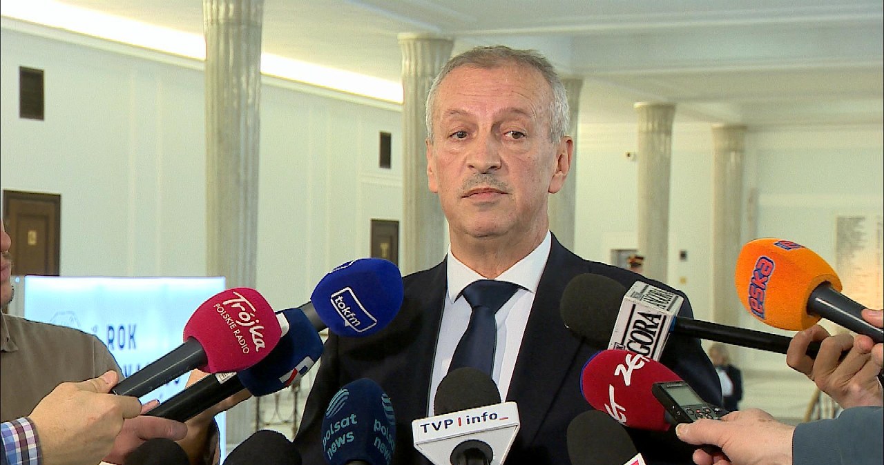 Cenckiewicz pokazał dokument. Jest reakcja z rządu. "Publicznie ogłaszam"