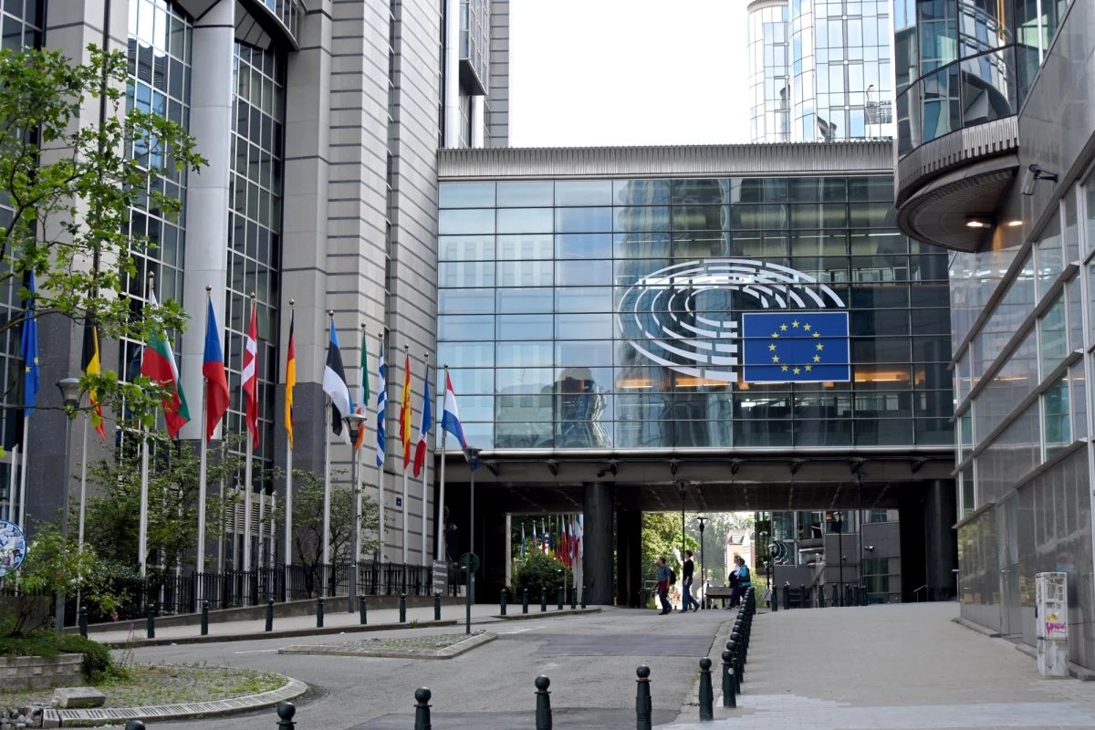 Ambasadorowie UE zatwierdzili plany na dozbrojenie SAFE pierwszych dwóch grup krajów, w tym Polski. Formalnie polski SAFE zostanie zatwierdzony w przyszłym tygodniu 17 lutego. Potwierdziły się więc informacje naszej dziennikarki, która jako pierwsza przedstawiła szczegółowe terminy akceptacji SAFE ze strony UE. 