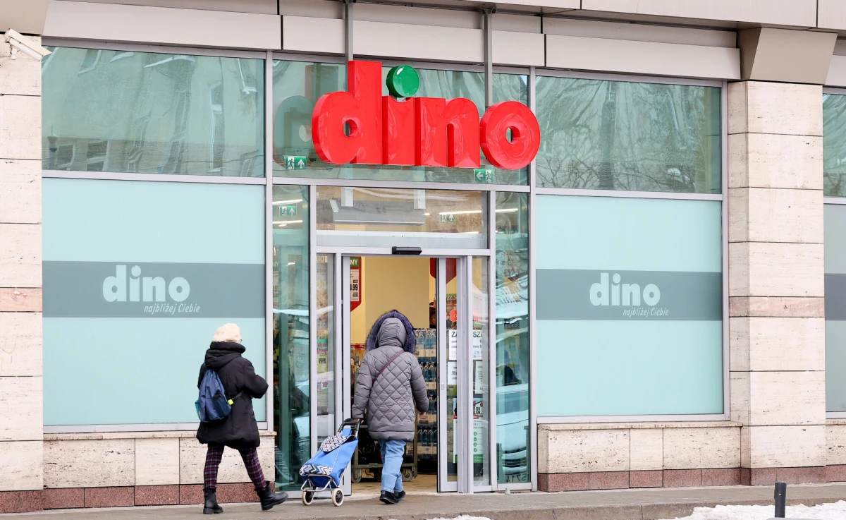​"Państwowa Inspekcja Pracy i przedstawiciele OPZZ alarmują, że Dino łamie prawa pracowników" - informuje "Rzeczpospolita". Dziennik donosi, że w jednym ze sklepów na stanowisku kasowym miała panować temperatura 3,2 st. C. Tymczasem w poniedziałek rezygnację z zasiadania w zarządzie Dino złożył związany z siecią przez ponad dwie dekady Piotr Ścigała.