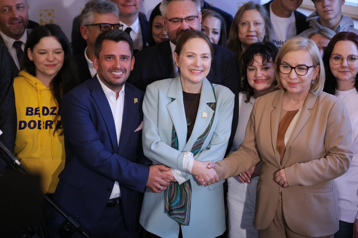 Na wtorkowym posiedzeniu klubu Polski 2050 padł wniosek o odwołanie jego przewodniczącego Pawła Śliza. Wiceszefowa partii Paulina Hennig-Kloska tłumaczy, że szef klubu od dawna nie realizuje wniosków posłów i posłanek. Śliz podkreśla, że jest gotów poddać się weryfikacji przez kolegów z klubu, ale przy obecności wszystkich.