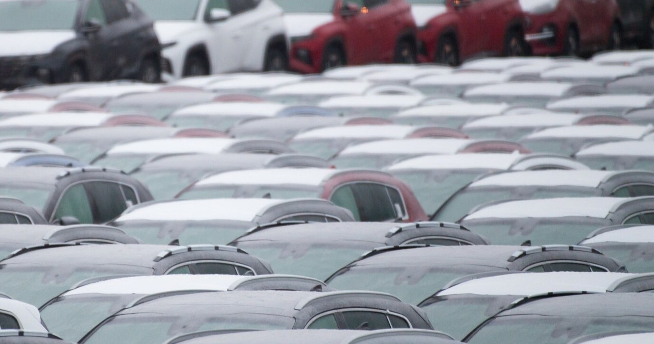 Poważny problem polskich dilerów - na placach zalega im 100 tys. nowych aut