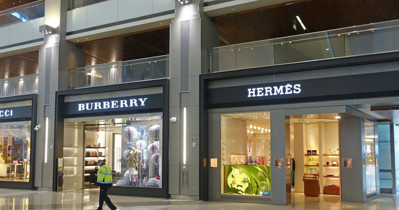 KE zagrała na nosie domom mody. Nowy zakaz uderzy w marki dla bogaczy