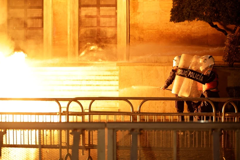 Wrze na Bałkanach. Starcia z policją, w akcji koktajle Mołotowa