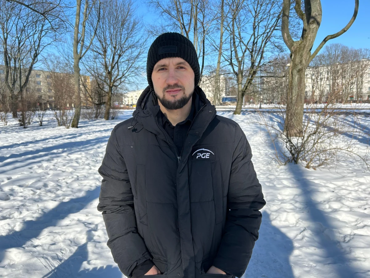 W Mediolanie dziś pierwsza próba sił panczenistów na sprinterskim dystansie. Późnym popołudniem panowie powalczą na 1000 metrów. Za kilka dni także na 500 m. Realne szanse na podium ma Damian Żurek. Były panczenista Artur Nogal ocenił szanse swojego młodszego kolegi i opowiedział, czym z perspektywy zawodnika różnią się oba dystanse. Nie zabrakło wątków prywatnych, bo żona byłego zawodnika Kaja Ziomek-Nogal także czeka na swój olimpijski występ. Para wychowuje wspólnie córeczkę, a panczenistka łączy życie sportowca z macierzyństwem.