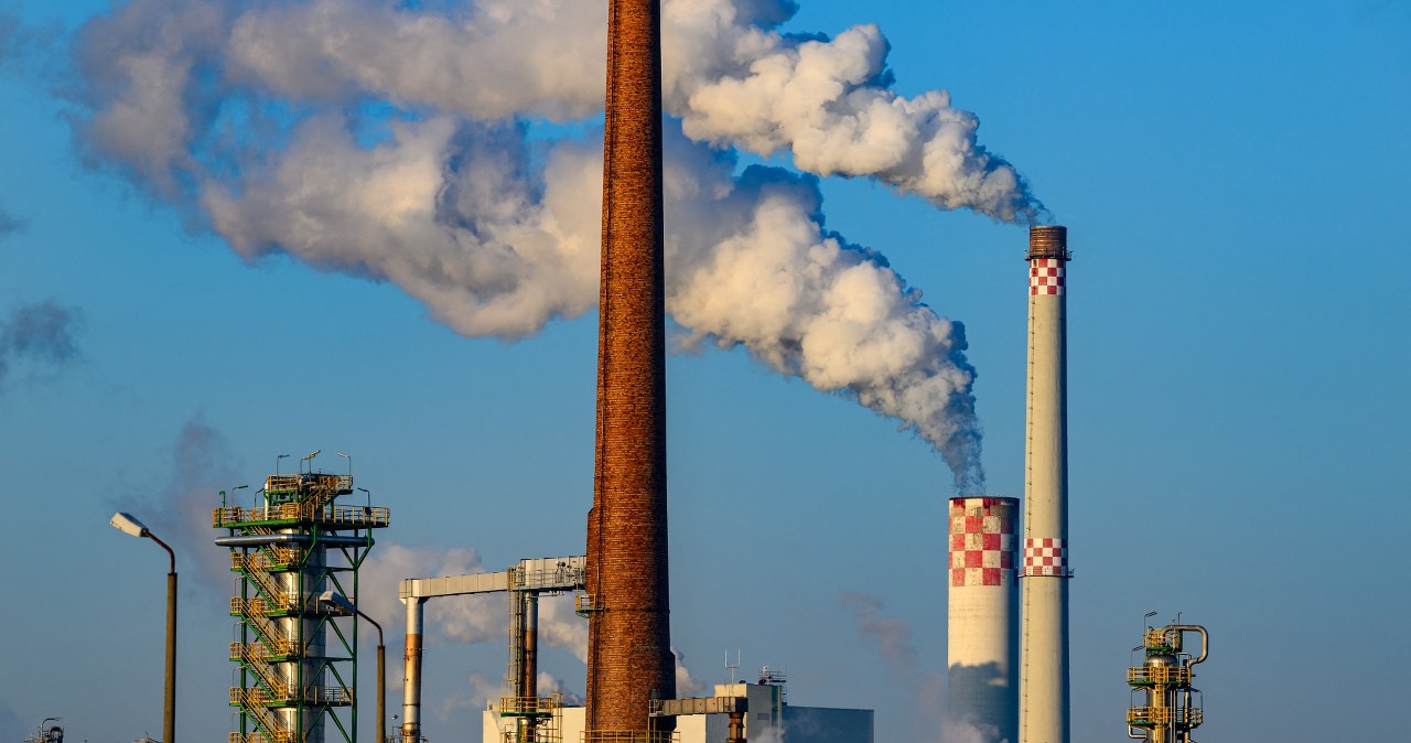 Ryzyko dla dostaw paliw do części Niemiec i Polski. Alert w rafinerii