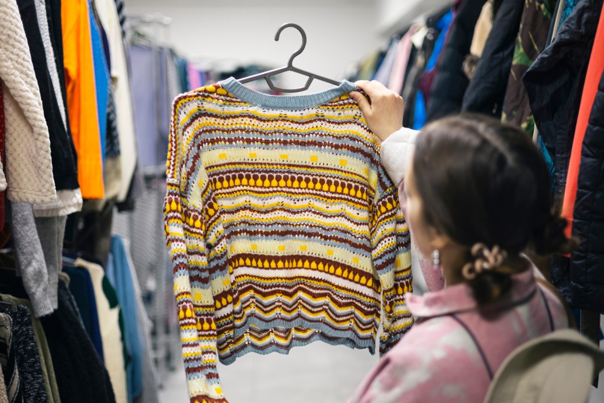 ​Ubrania z lumpeksu podbijają Polskę. Rynek przeżywa prawdziwy boom
