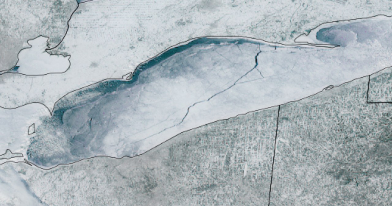 Jezioro przecięła 128 km blizna. Gigantyczną szczelinę widać z kosmosu