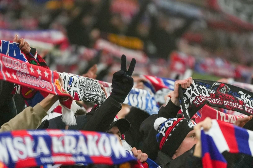 Znowu uderzają w kibiców Wisły Kraków. Nie wszyscy obejrzą mecz