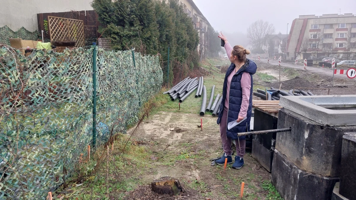 W październiku 2024 roku mieszkańcom bloków przy ul. Kułakowskiego oraz ul. Krępy w Krakowie odebrano działki pod budowę nowej ul. 8 Pułku Ułanów. Do dziś nie pojawił się u nich rzeczoznawca, który oszacowałby wartość przejętego terenu. Nie dokonano również korekty podatku. Część mieszkańców wciąż płaci podatki za grunty, których już nie posiada.