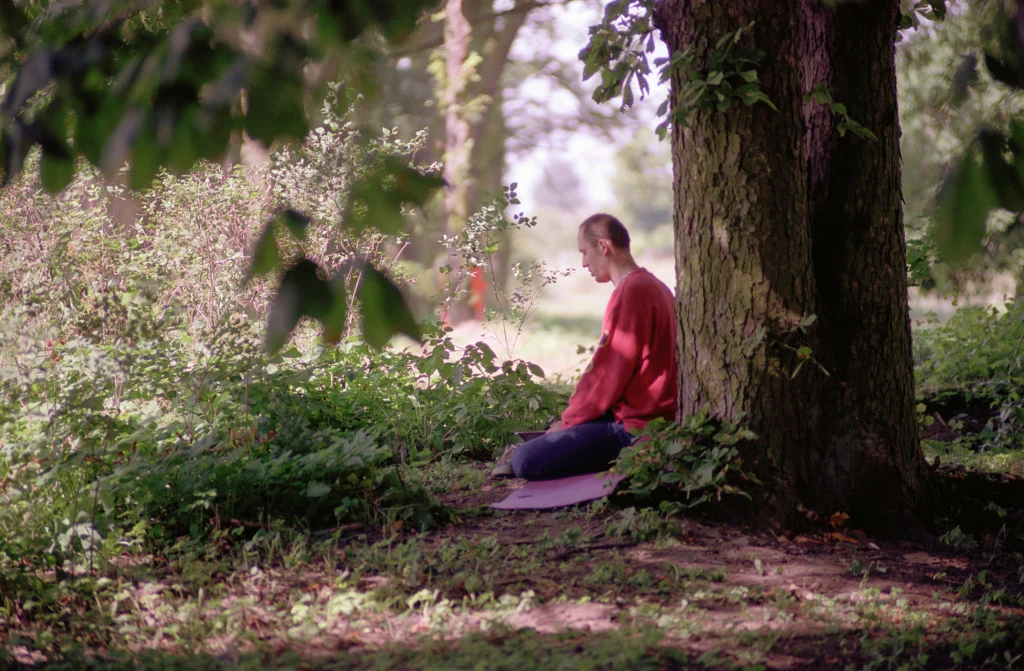 Medytujący w Parku Buddystycznym