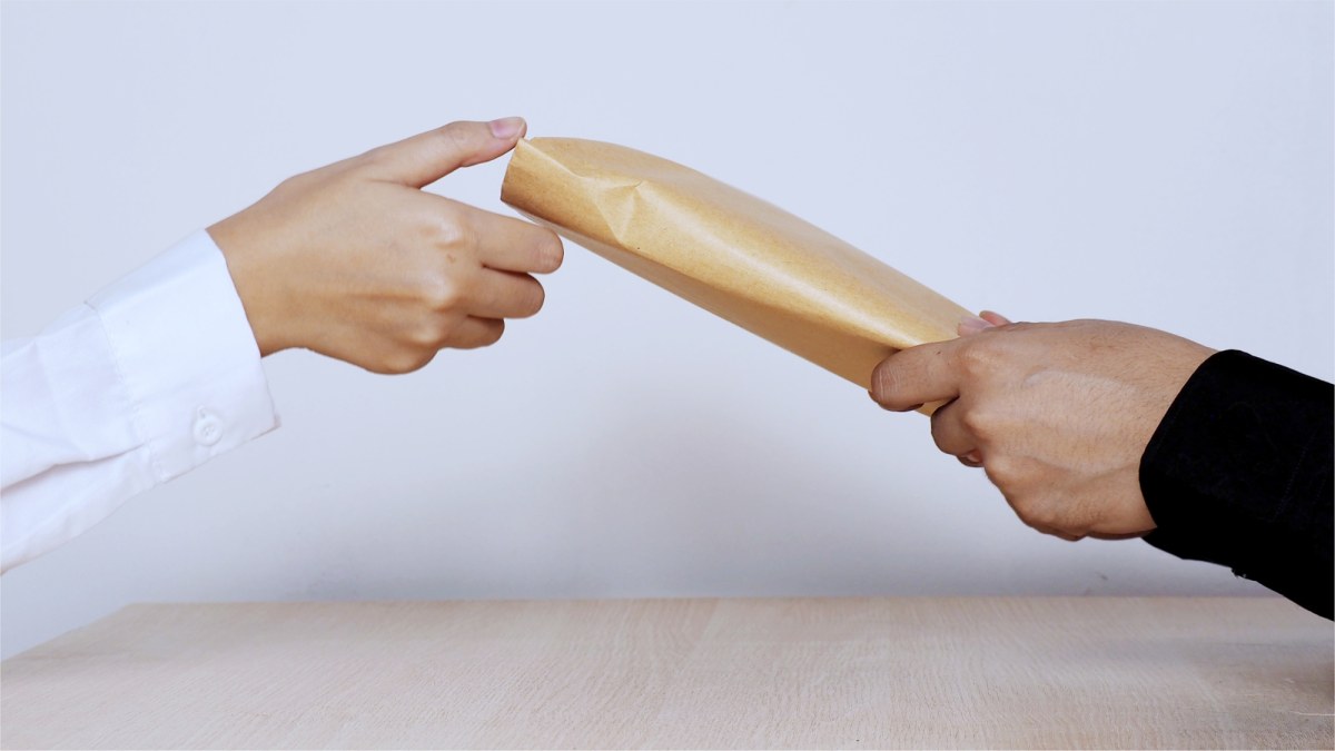 Łapówka za załatwienie ułaskawienia. Trzy osoby z zarzutami