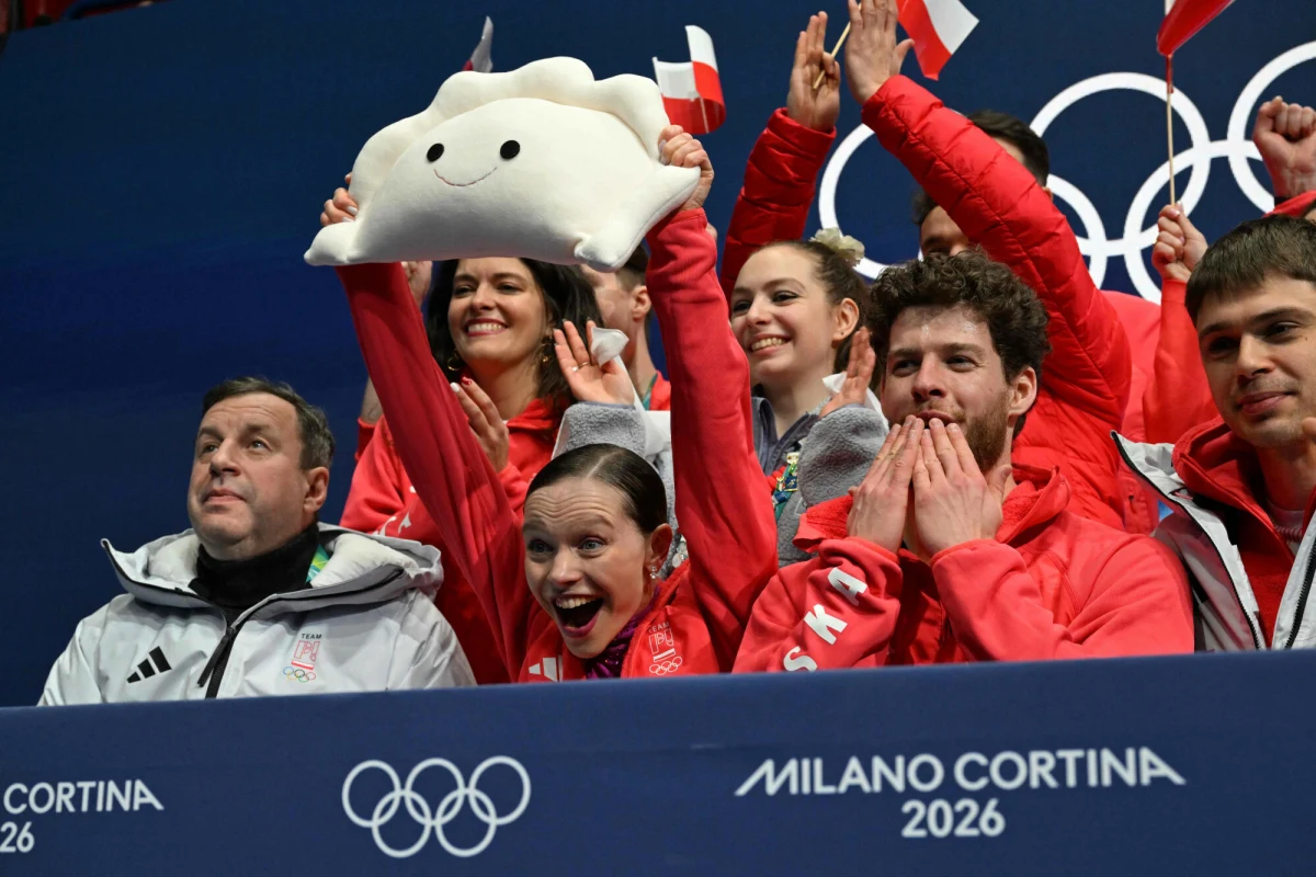 O polskiej kadrze na igrzyskach mówi się nie tylko w kontekście sportowym. Uwagę najpierw realizatorów, a później internautów przykuła poduszka w kształcie pieroga, którą do jednej z aren przynieśli łyżwiarze figurowi. Według doniesień z Mediolanu miał się nią zainteresować nawet Snoop Doog. "Nie nadążamy z realizacją zamówień" - stwierdził prezes katowickiej Spółdzielni Socjalnej Honolulu Przemysław Sołtysik. To właśnie w stolicy Górnego Śląska "Pieroguszki" są szyte na warsztatach dla osób niepełnosprawnych. 