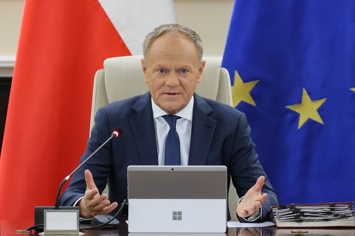 "W obecnych okolicznościach, jeśli chodzi o zasady, status tej Rady, bezpośrednie cele (...),  Polska nie przystąpi do prac Rady Pokoju" - ogłosił premier Donald Tusk. Jednocześnie zapewnił, że relacje z USA pozostają dla polskich władz priorytetem. Dodał też, że jeśli zmieniłyby się okoliczności, "nie wyklucza żadnego scenariusza". 