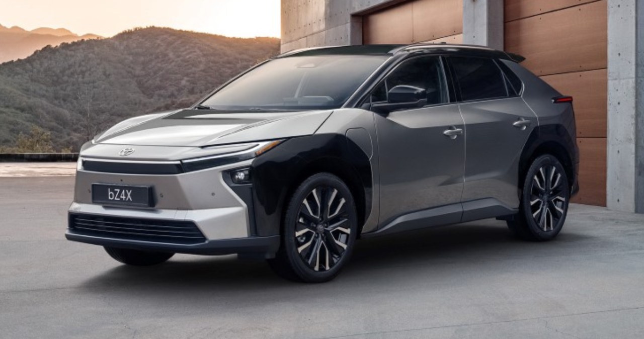 Toyota bZ4X tańsza choćby o 20 tys. zł. Ceny startują od 165 900 zł