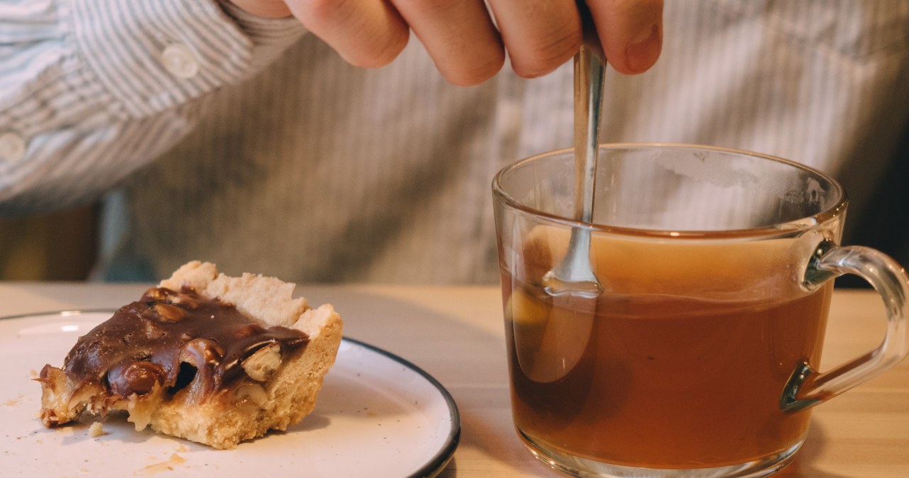 Wujek robi to z herbatą. Nie narzeka na brak pieniędzy, zdrowia i powodzenia