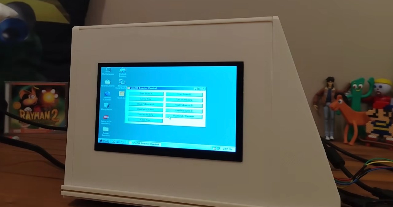 Odpalił Windows 98 na tosterze. Po co? Bo można!