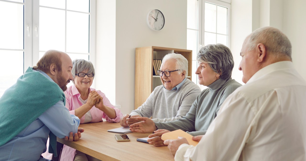 Siedem zachowań, które psują atmosferę przy stole. Nigdy tego nie rób