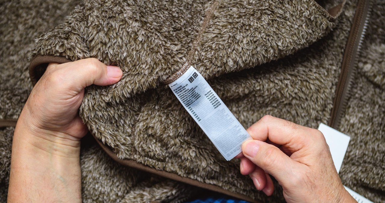 Ekspert na temat popularnych ubrań. "Ubierasz się w ropę naftową"