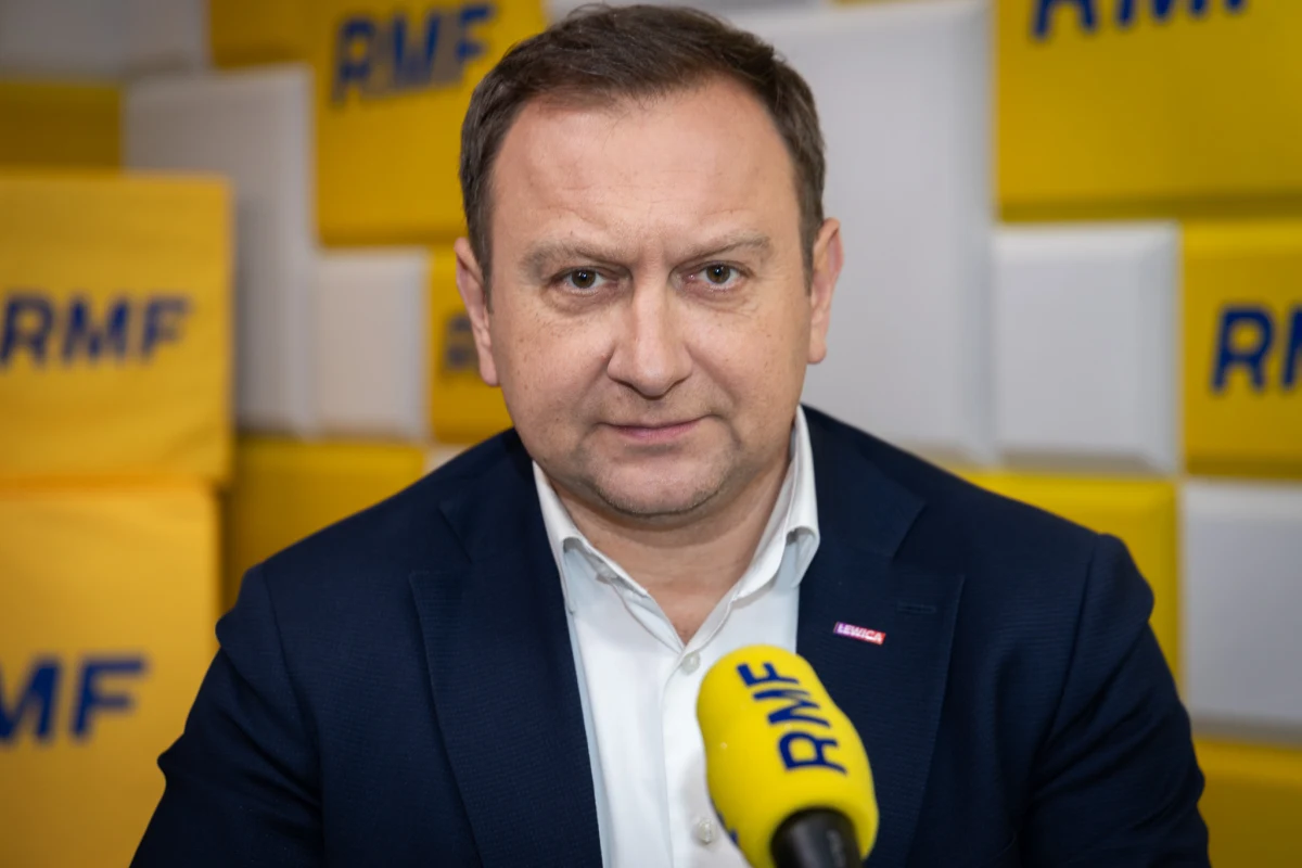 W Popołudniowej rozmowie w RMF FM zapytamy Tomasza Trelę, posła Lewicy, m.in. o to, czy spór z prezydentem służy politycznie Włodzimierzowi Czarzastemu. Czy marszałek Sejmu w czasie Rady Bezpieczeństwa Narodowego miał wsparcie polityków koalicji rządzącej? A może szef Lewicy powinien zrezygnować ze stanowiska? Jak naprawić relację z Karolem Nawrockim i czy jest to w ogóle możliwe?