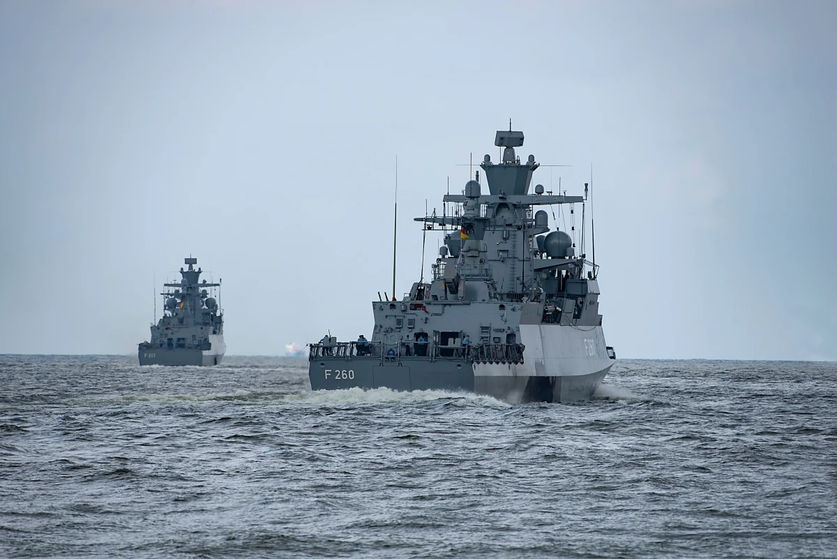 "Polska powinna, chociaż w sposób symboliczny, uczestniczyć w nowej misji NATO Arctic Sentry" - przekazał dziennikarce RMF FM wysoki rangą polski dyplomata po spotkaniu ministrów obrony NATO w Brukseli. Wyjaśnił, że chodzi o natowską solidarność.